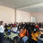 (Հայերեն) Արմավիրցի եւ արարատցի դպրոցականները հարցեր ունեն ՀԱԱՀ ղեկավարությանը