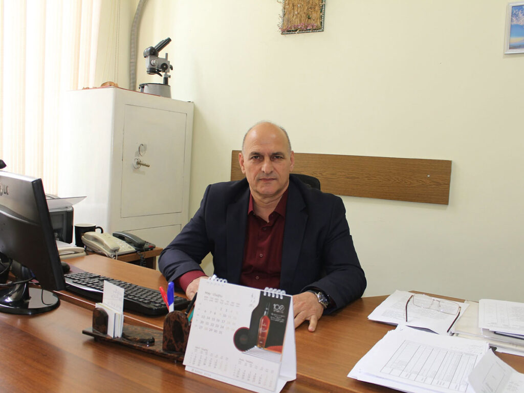 (Հայերեն) Ագրոնոմիական ֆակուլտետի դեկան Արմենակ Տեր-Գրիգորյանի ուղերձը Բույսերի առողջության պաշտպանության եւ Բույսերի պաշտպանների օրվա առթիվ