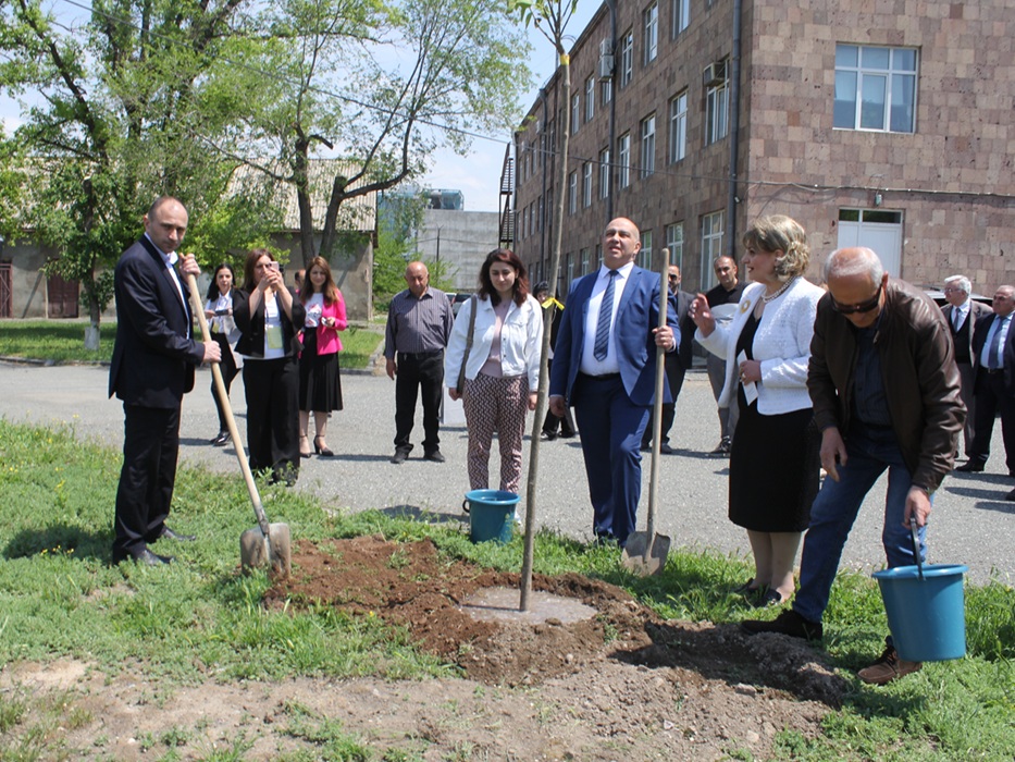 ՀԱԱՀ ռեկտոր Հրաչյա Զաքոյանի ուղերձը Աշխատանքի օրվա առթիվ