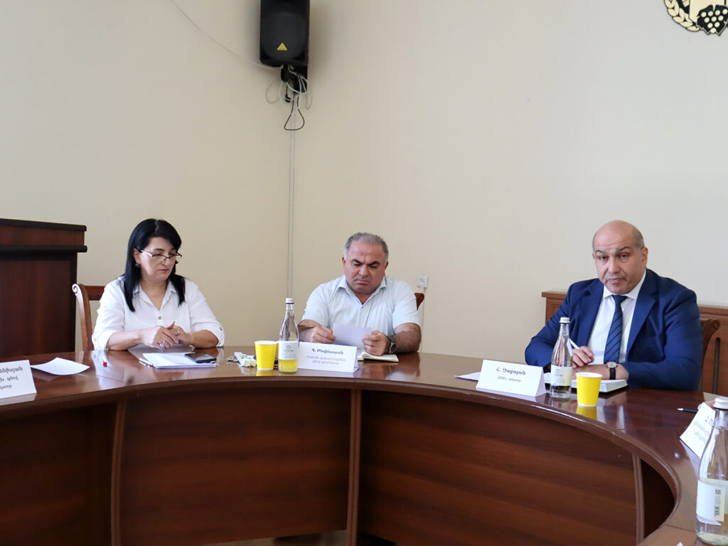 (Հայերեն) Մրցունակ մասնագետներ թողարկելը մեր բոլոր ջանքերի վերջնանպատակն է. ռեկտորատի հերթական նիստը