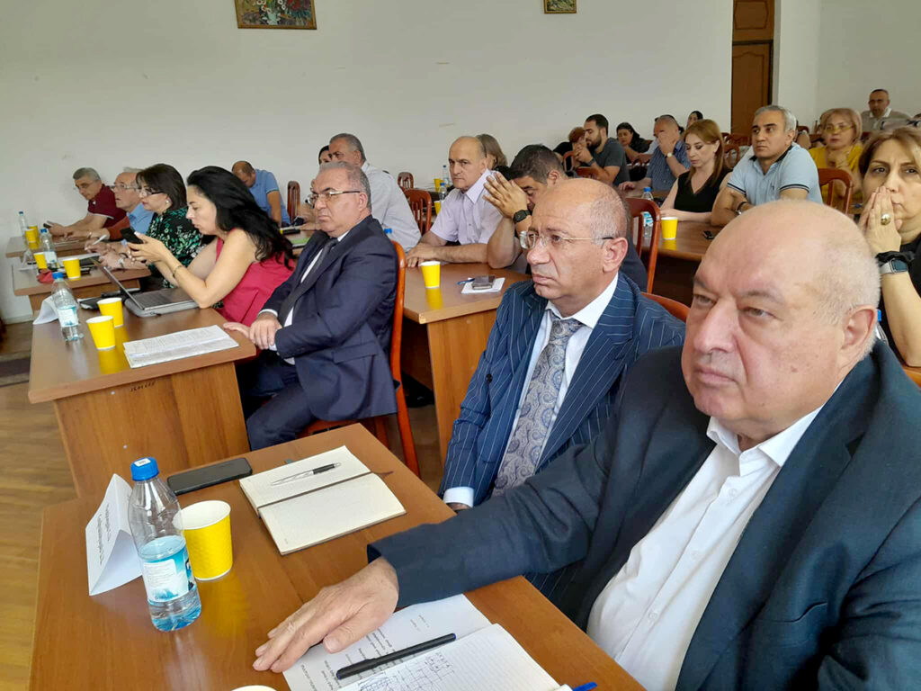 (Հայերեն) Գիտխորհրդի նիստի օրակարգում՝ դեկանների ընտրություններ, սահուն սերնդափոխություն եւ դրական փորձի հանրայնացում