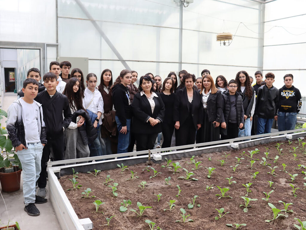 (Հայերեն) Դպրոց – բուհ՝ անքակտելի կապ․ հար եւ նման, բայց նաեւ անչափ տարբեր