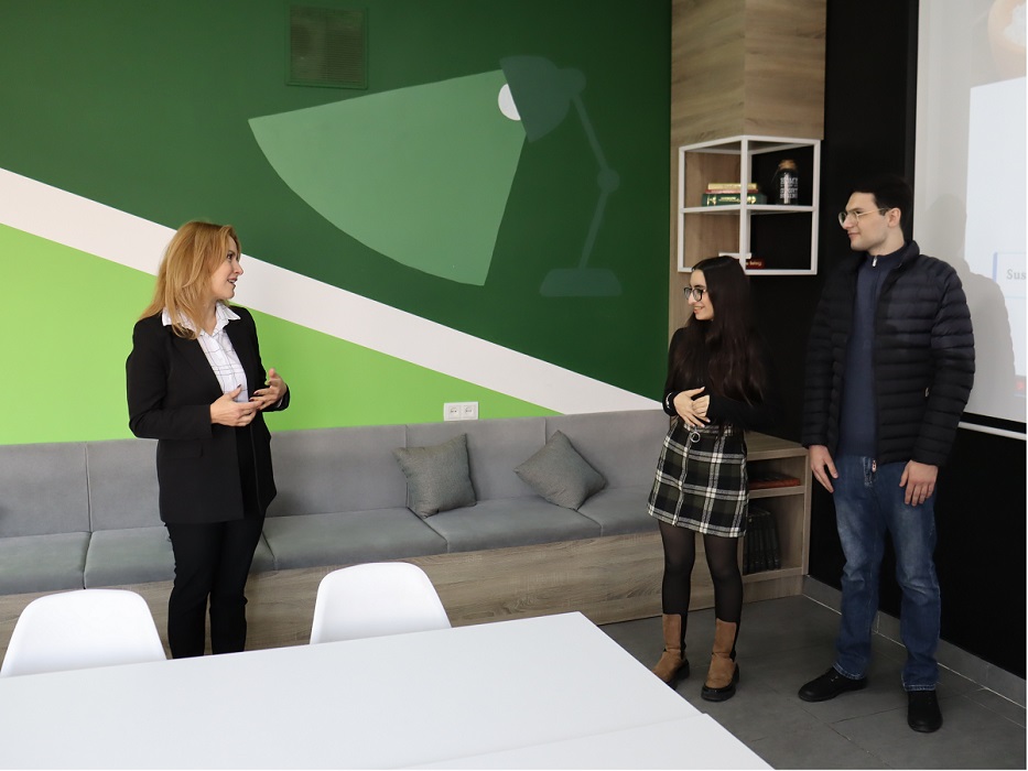 (Հայերեն) Ուսումնական գործընթաց․ մեզ համար անչափ տպավորիչ, ուսանողների համար՝ անգլերենի սովորական դաս էր