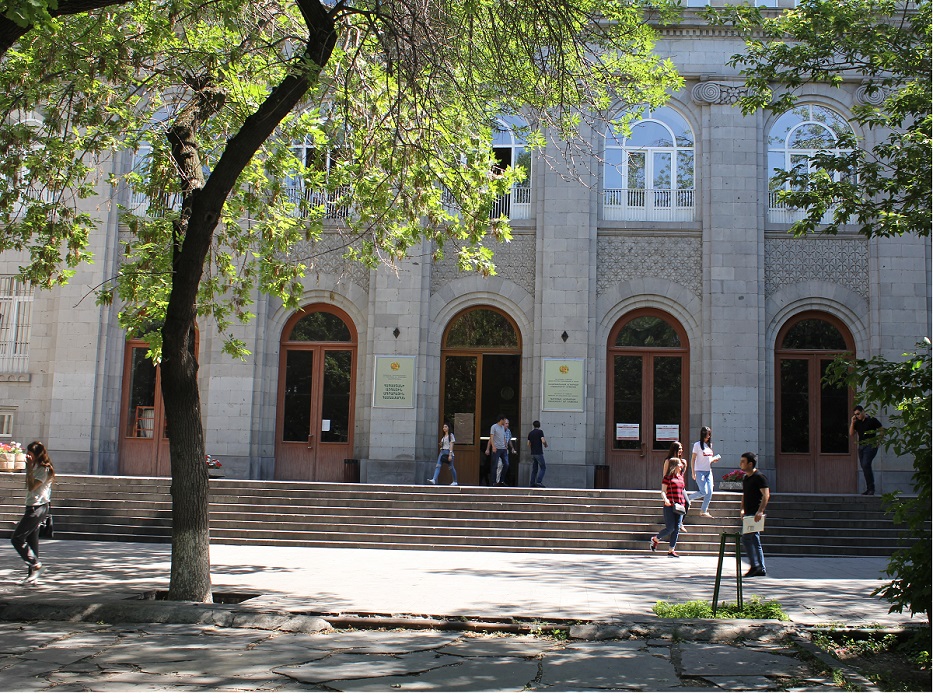 (Հայերեն) ՀԱԱՀ-ն հայտարարում է մրցույթ Իրավաբանական բաժնի իրավաբանի թափուր պաշտոնը զբաղեցնելու համար