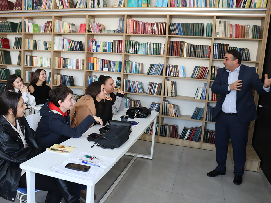 ՀԱԱՀ ուսանողների աստեղային ժամը ըստ Հարություն Մնացականյանի․ տարբերվող հանդիպում երկրորդ կուրսեցիների հետ