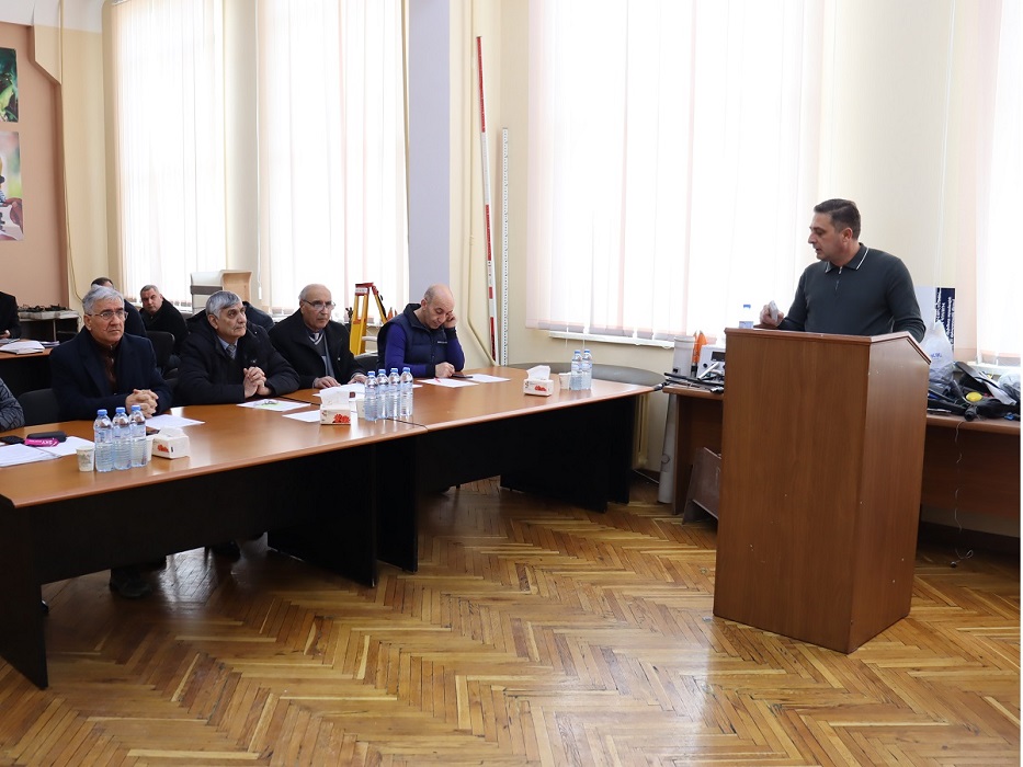 (Հայերեն) Ջրային եւ հողային ռեսուրսների կառավարման ամբիոնում թեզերի պաշտպանությունը շատ հարցերի դրական պատասխան տվեց