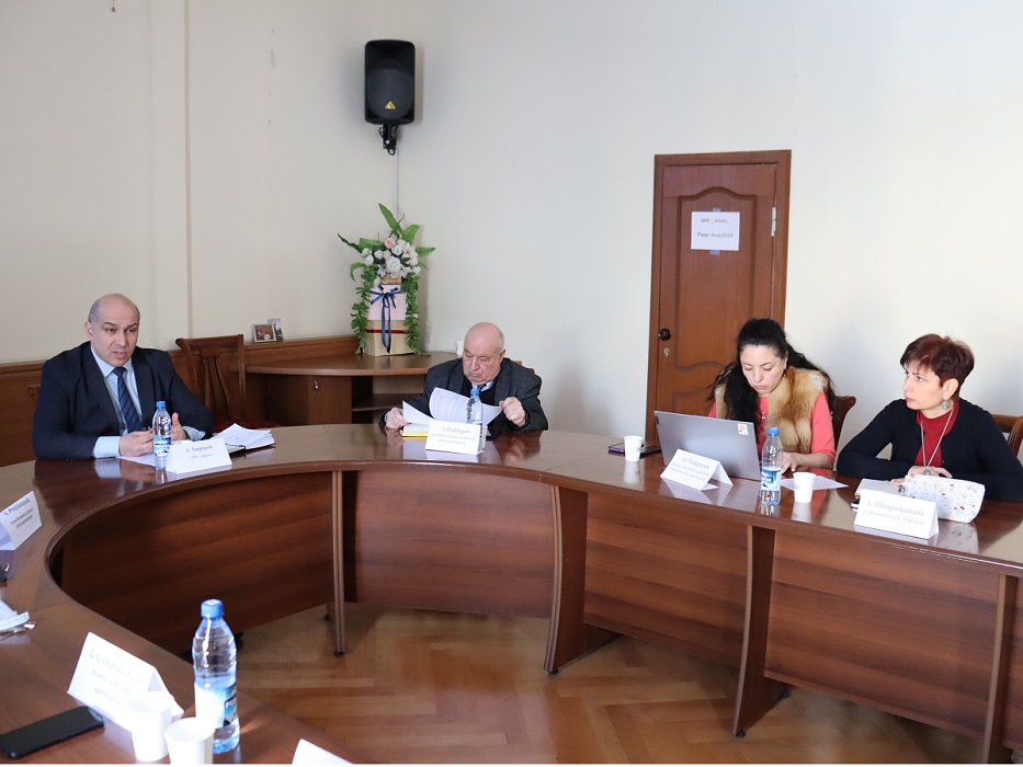 (Հայերեն) Ուսումնագիտական եւ տնտեսական ոլորտների գործակցությունը փոխշավավետ պետք է լինի․ ռեկտորատի նիստը